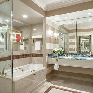 Venetian Luxury King Suite Sphere View